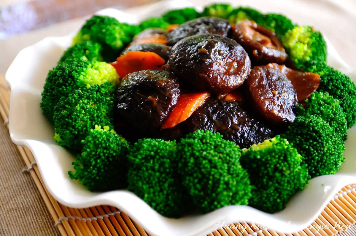 Braised Shiitake Mushrooms With Broccoli Recipe 焖香菇西兰花 Huang Kitchen