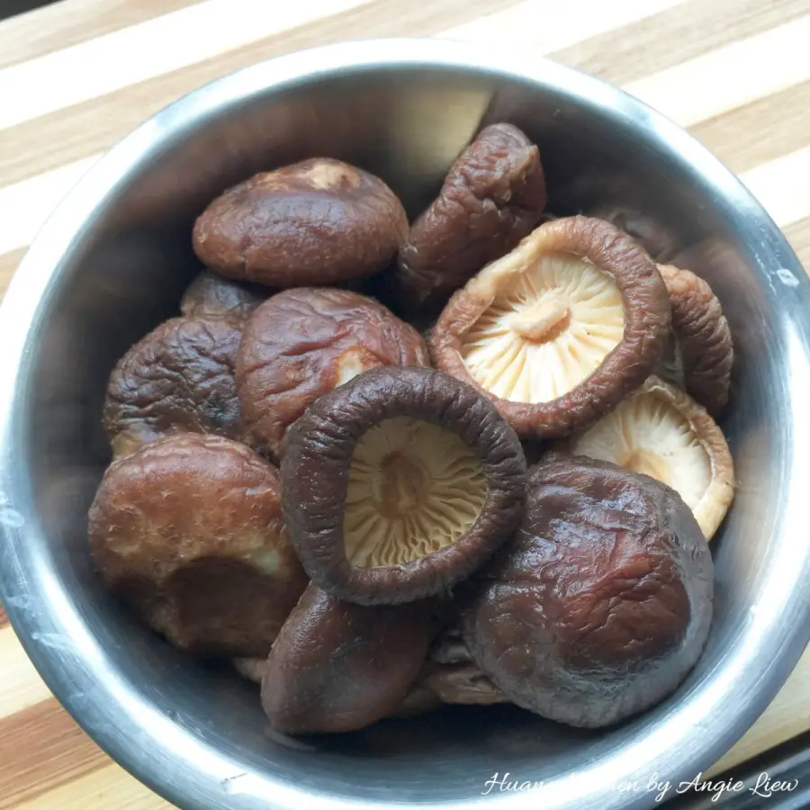 Braised Shiitake Mushrooms With Broccoli Recipe 焖香菇西兰花 Huang Kitchen