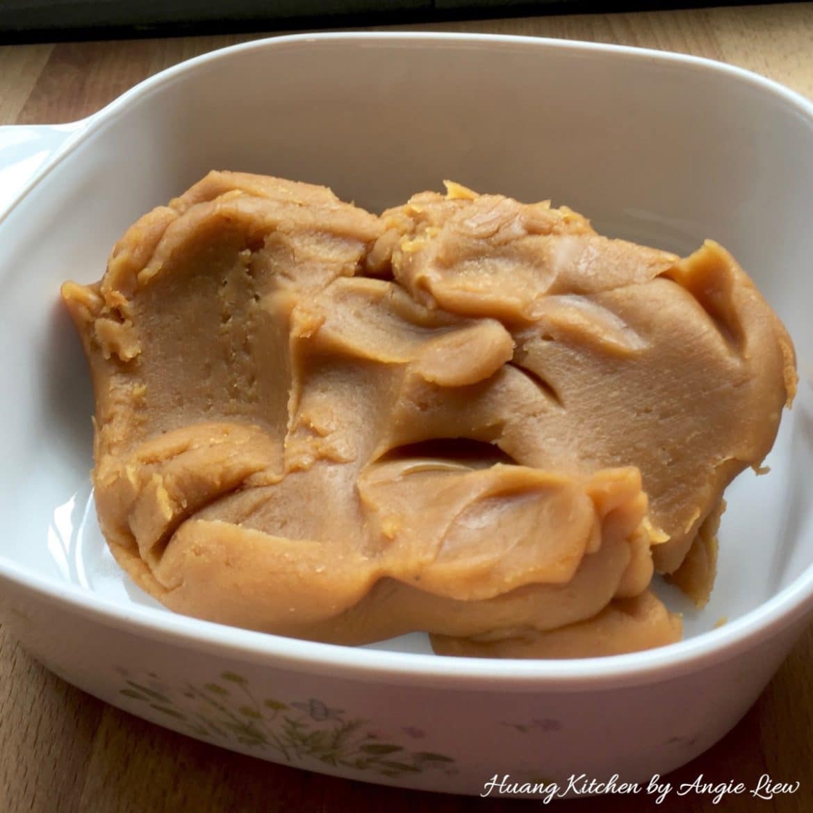 Mini Lotus Paste Mooncakes Recipe 迷你莲蓉月饼 Huang Kitchen