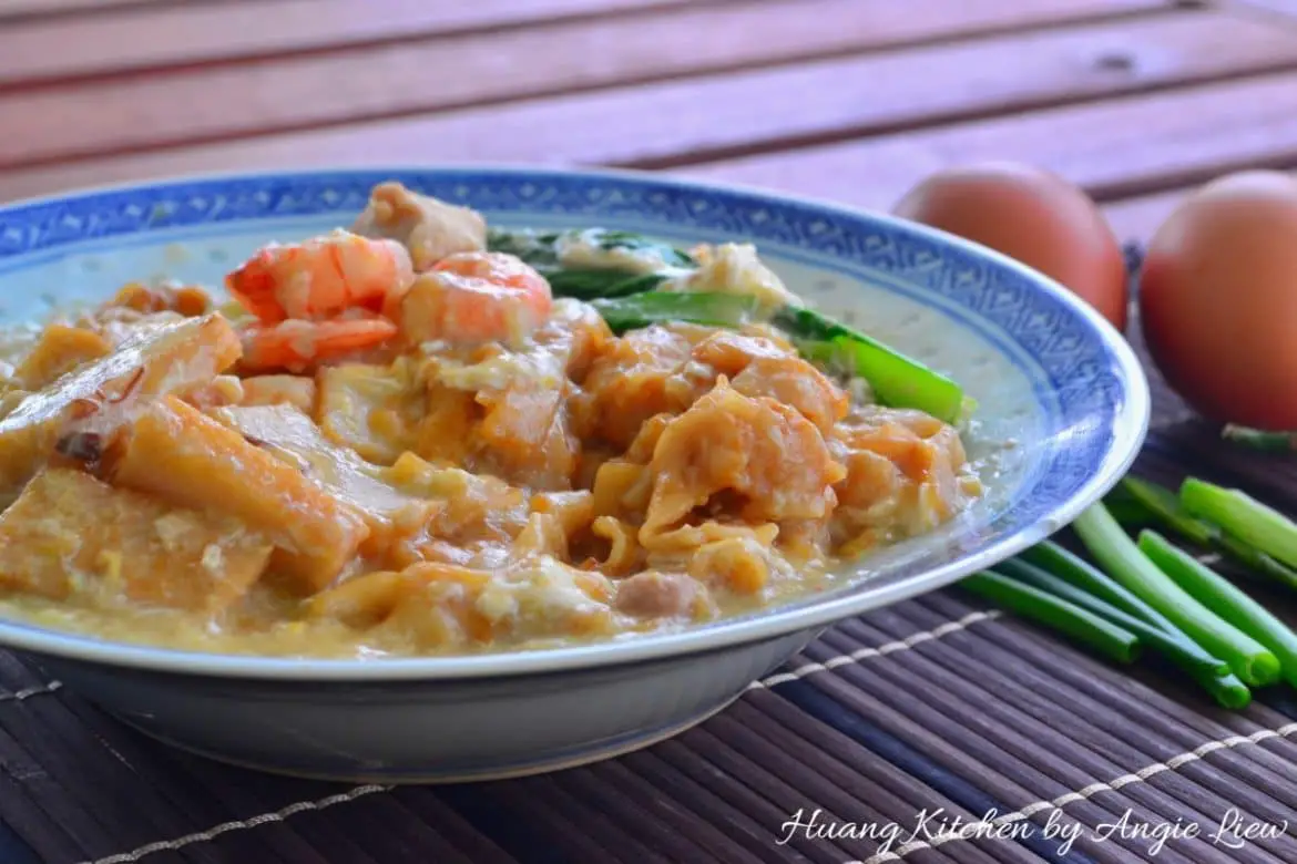 Wat Tan Hor (Flat Rice Noodles in Egg Gravy) 滑蛋河 Huang Kitchen