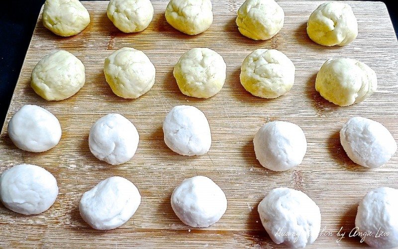 Plum Blossom Mooncake - Divide WATER dough and oil dough