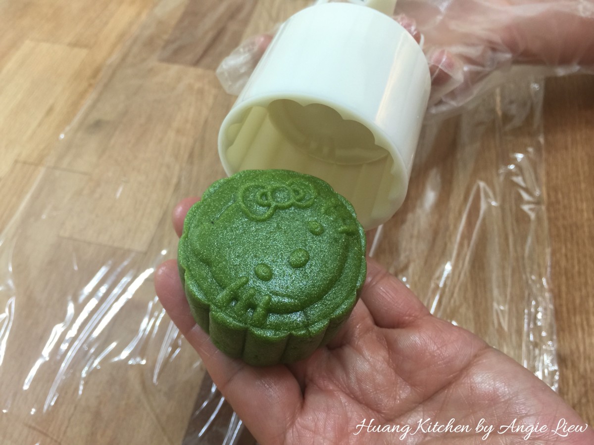 Matcha Green Tea Snowskin Mooncakes - remove from mould