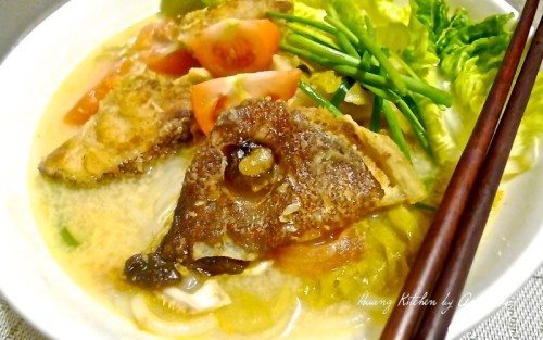 Chinese Fish Head Noodle Soup Recipe 鱼头米粉食谱 - Huang Kitchen
