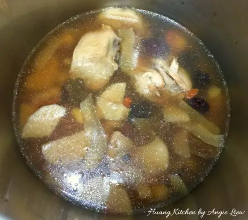 Chinese Yam With Gingko Soup