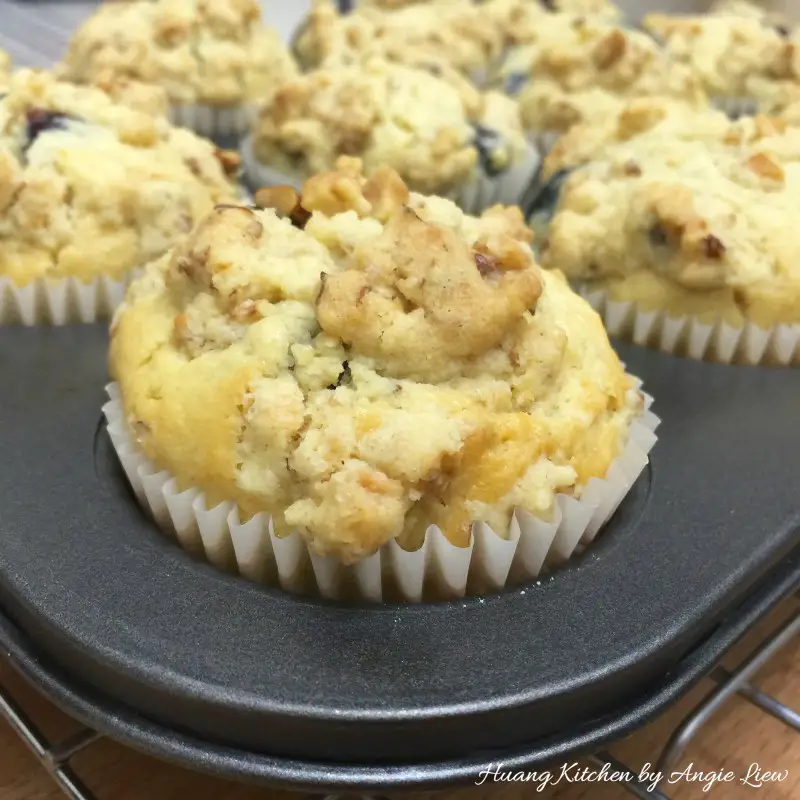 Buttery Blueberry Streusel Muffins