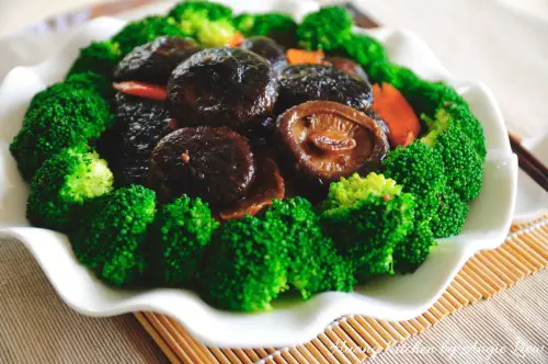 Braised Shiitake Mushrooms With Broccoli