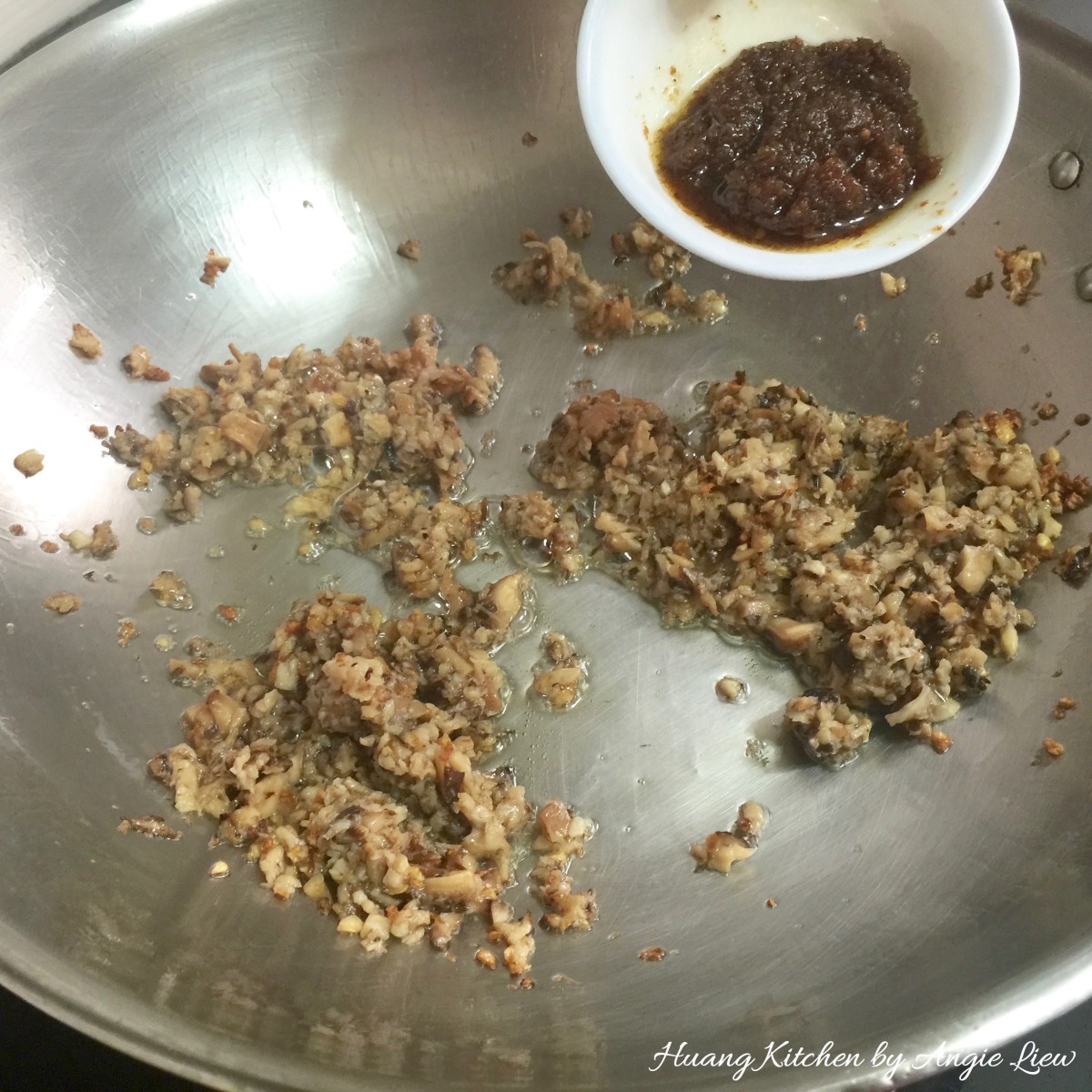 Steamed Shiitake Mushroom Beancurd 蒸香菇豆腐 - add seasoning