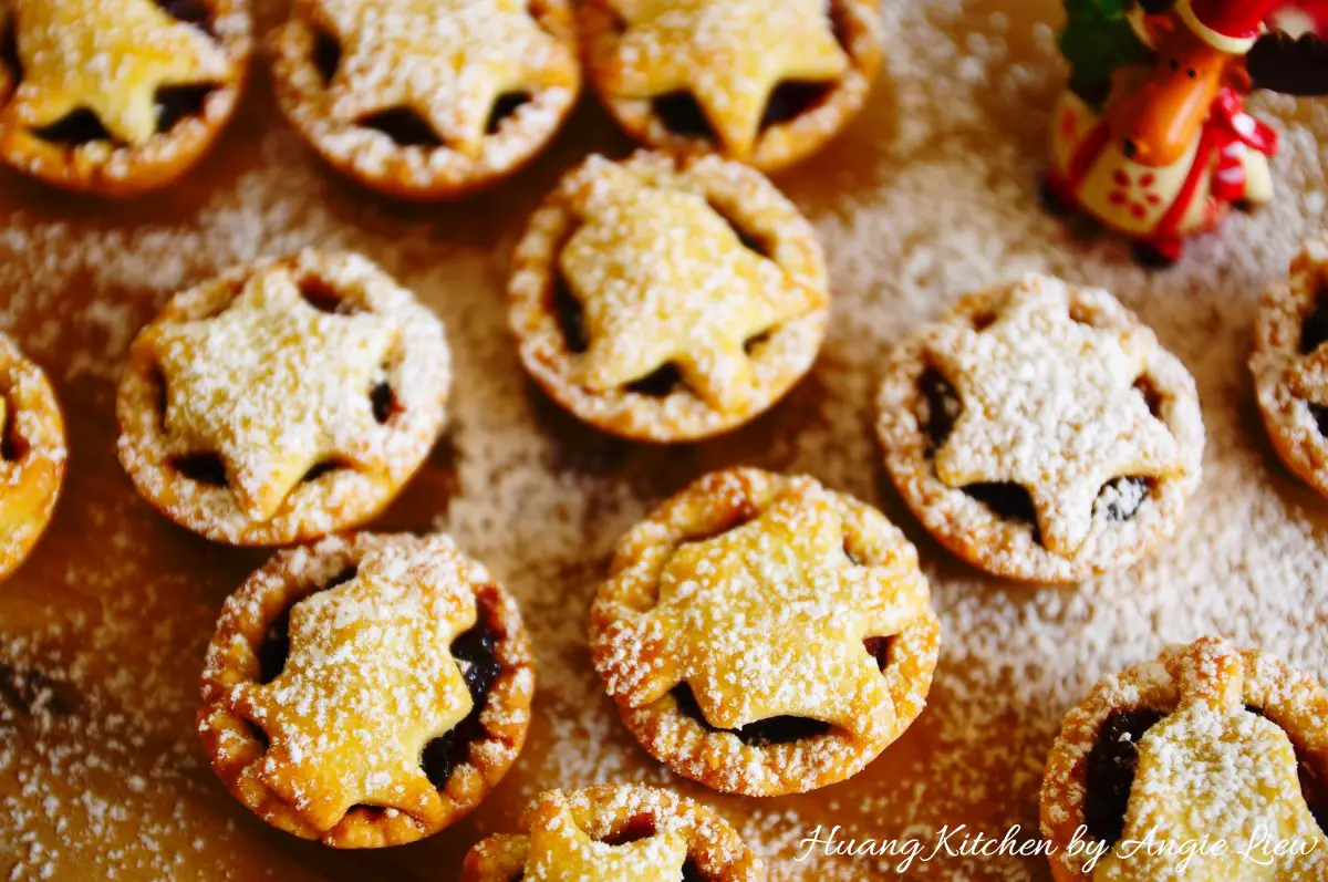 Christmas Mince Pies Recipe - dust with icing sugar