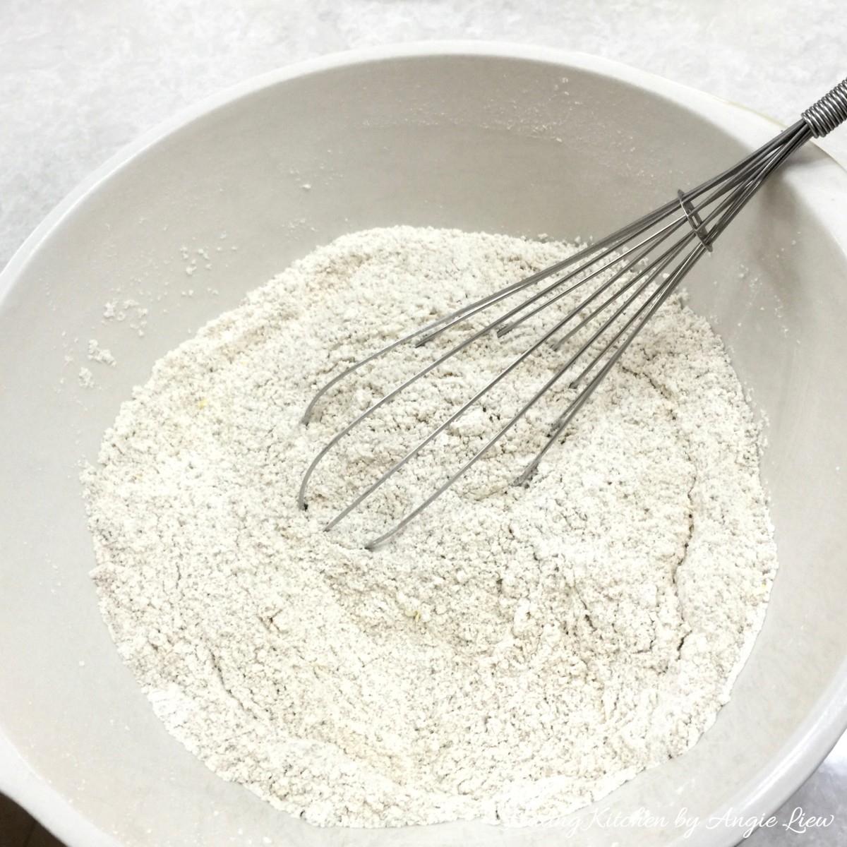 Christmas Streusel Mince Muffins recipe - whisk dry ingredients