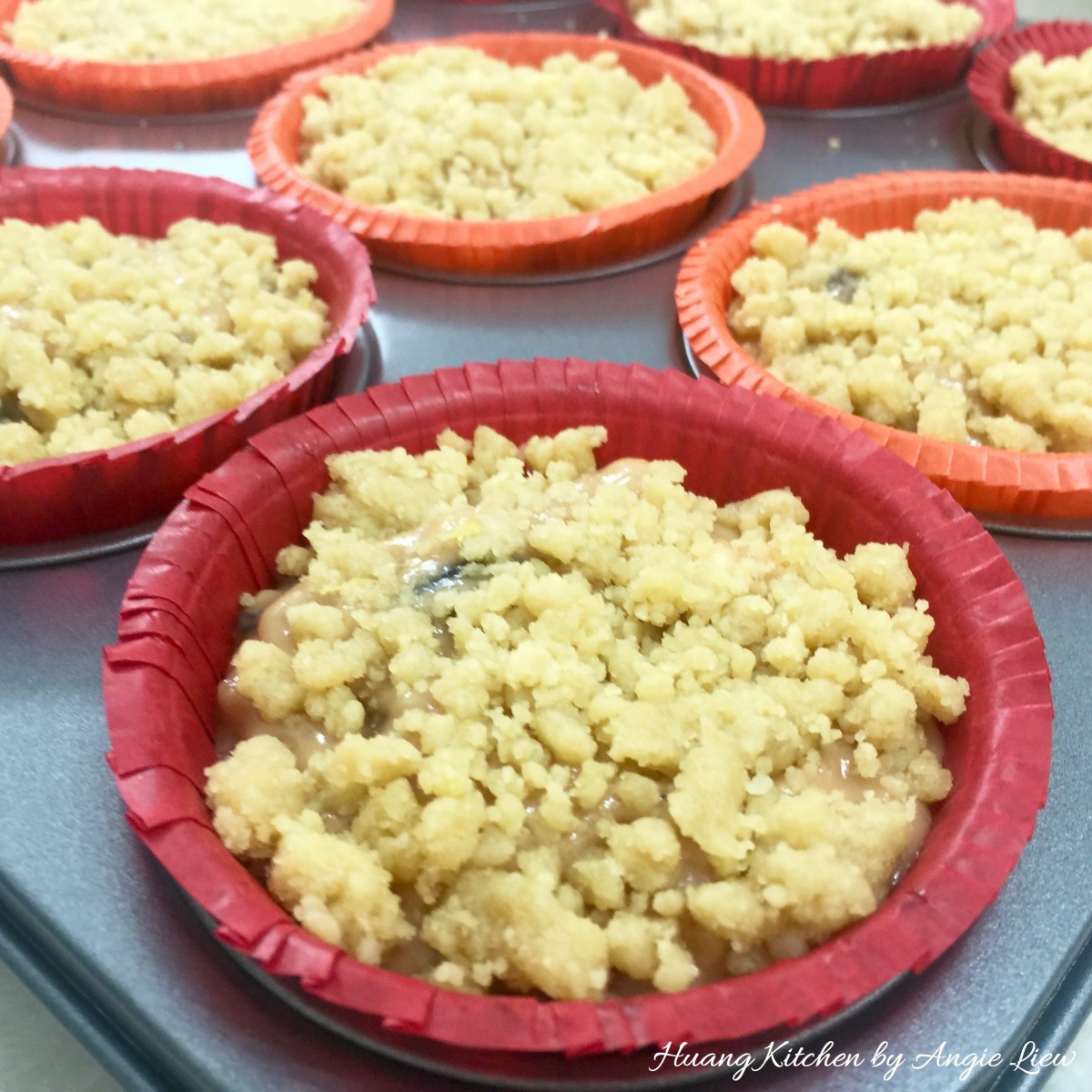 Christmas Streusel Mince Muffins recipe - tap streusel