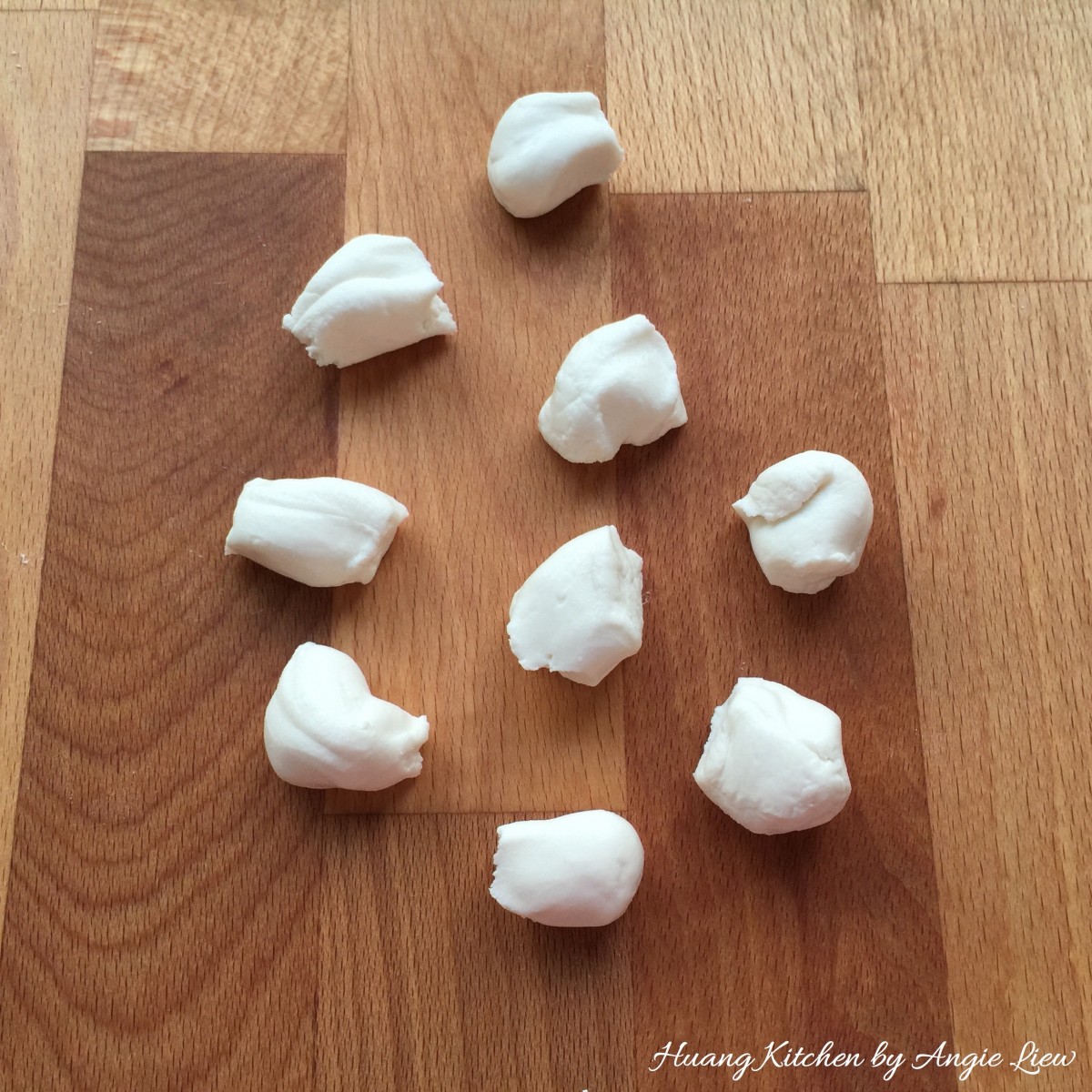 Sweet Glutinous Rice Balls Recipe (Tang Yuan) - pinch dough
