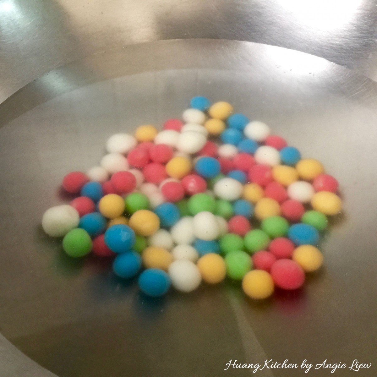 Sweet Glutinous Rice Balls Recipe (Tang Yuan) - drop rice balls into water