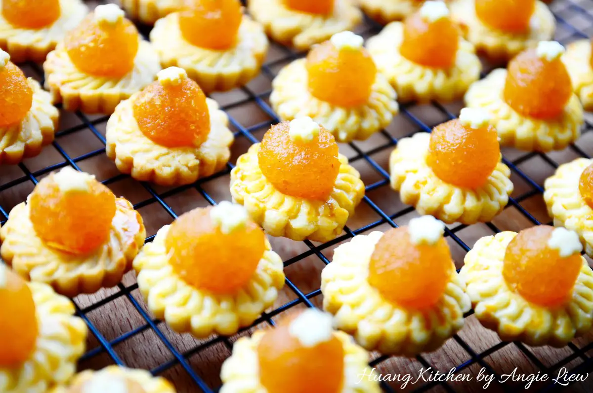 Dainty Pineapple Tarts - cool completely