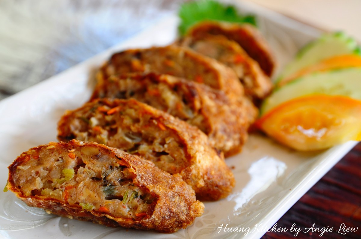 Chinese Meat Rolls Recipe (Loh Bak/Ngo Hiang) 五香肉卷