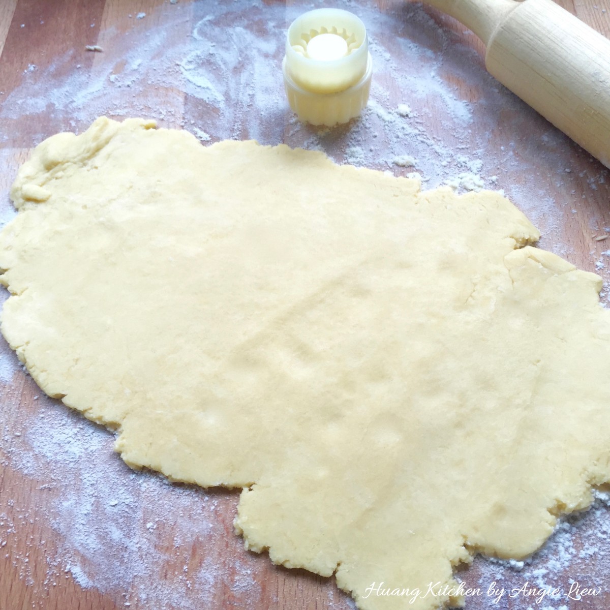 Dainty Pineapple Tarts - roll dough