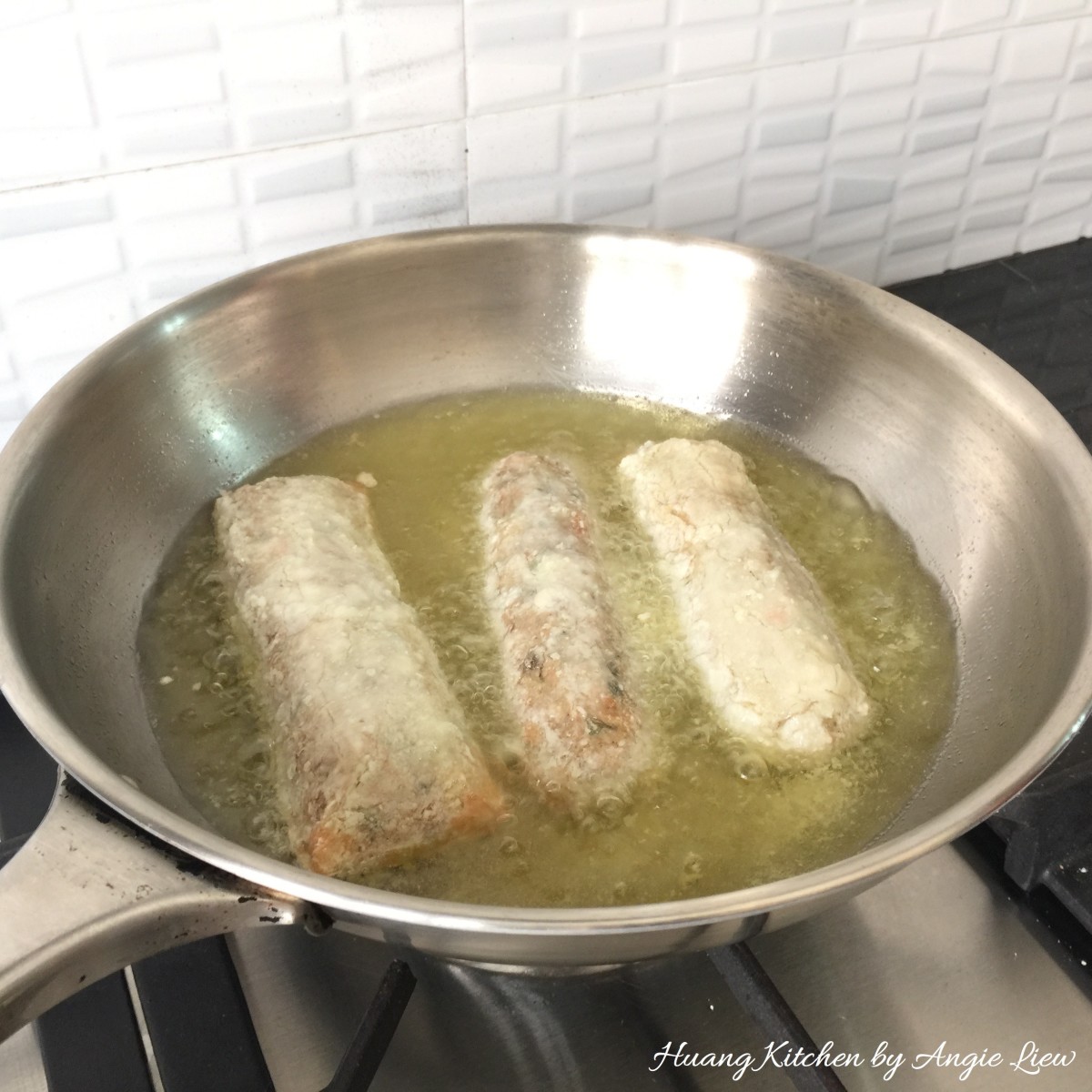 Chinese Meat Rolls Recipe (Loh Bak/Ngo Hiang) - deep frying meat roll