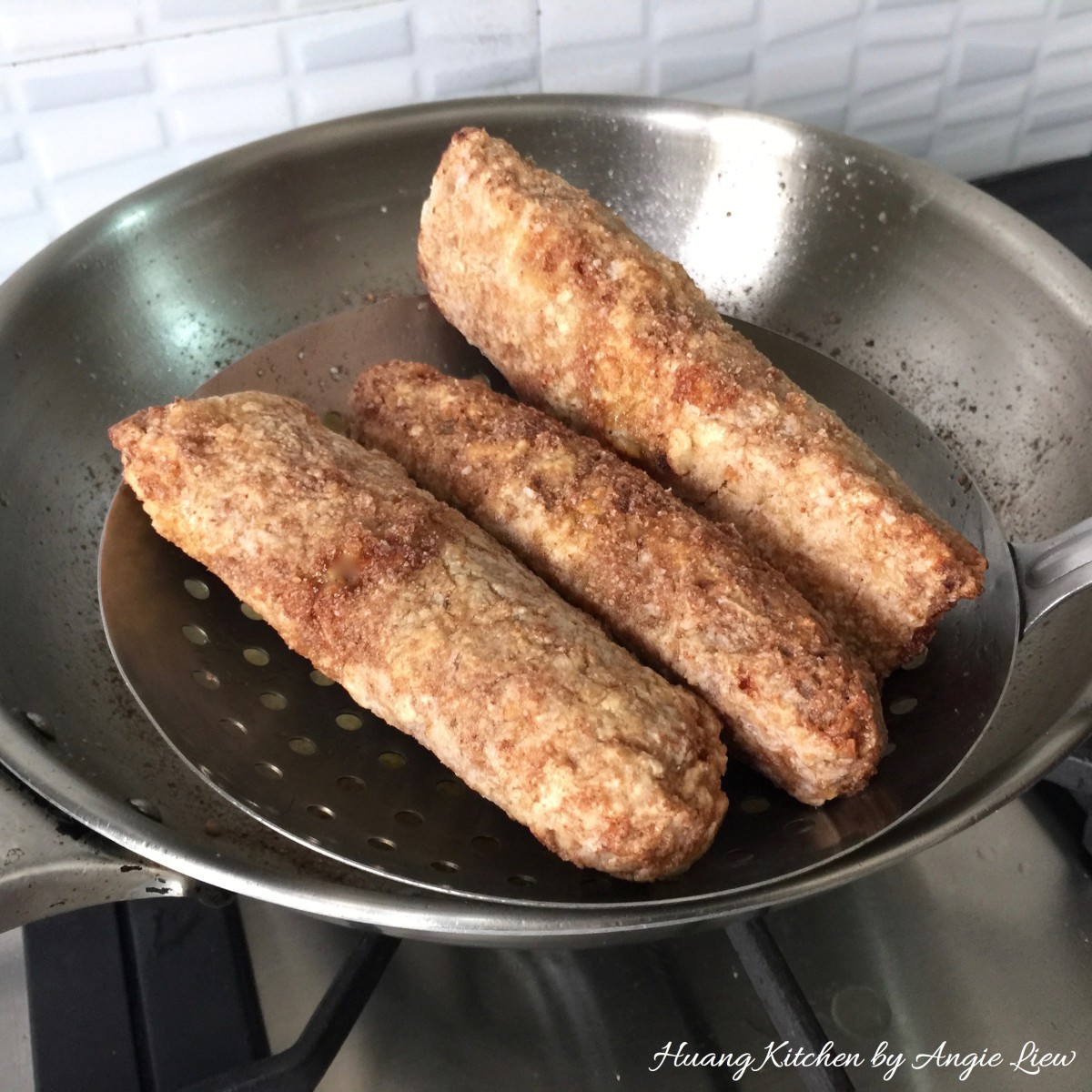 Chinese Meat Rolls Recipe (Loh Bak/Ngo Hiang) - drain meat roll