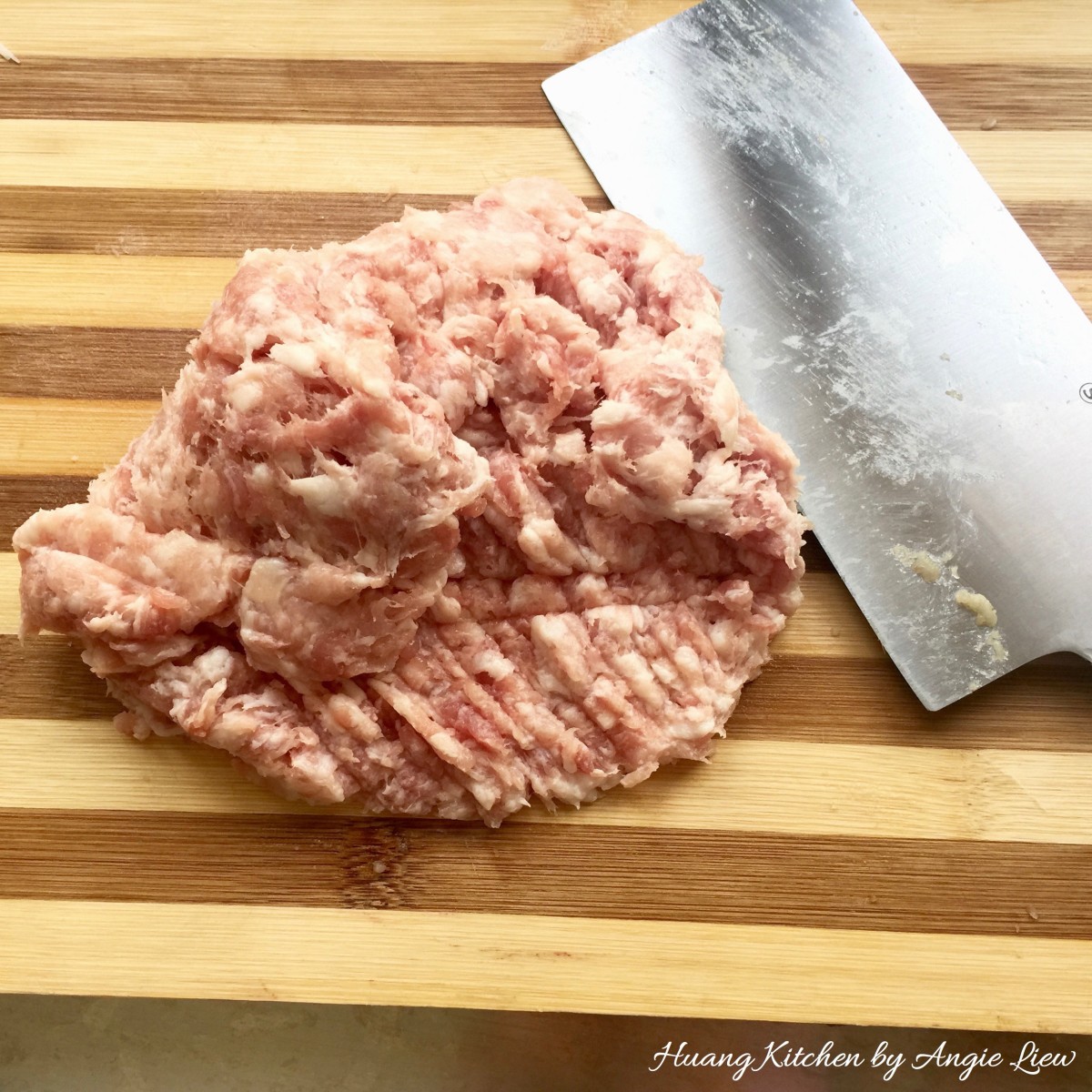 Chinese Meat Rolls Recipe (Loh Bak/Ngo Hiang) - mince meat