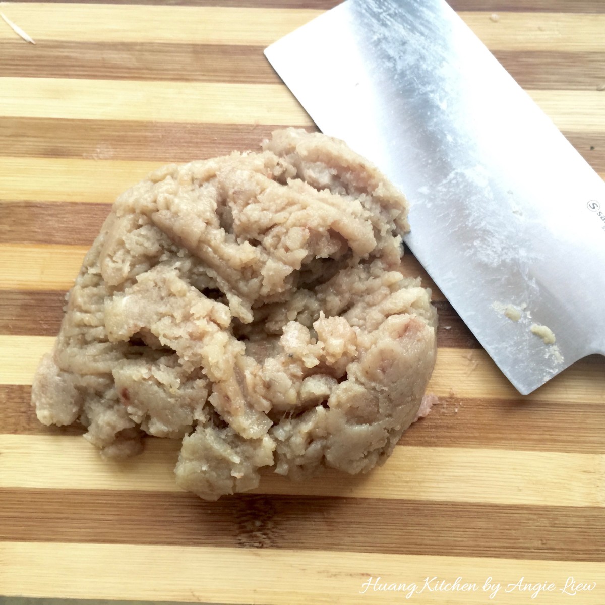 Chinese Meat Rolls Recipe (Loh Bak/Ngo Hiang) - mince fish paste