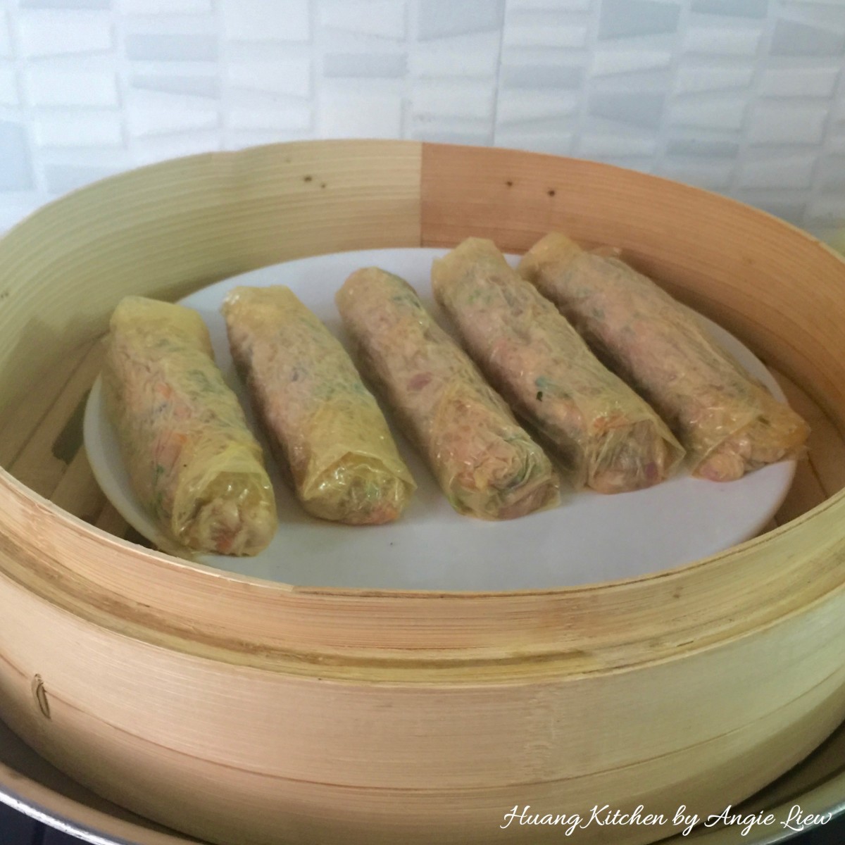 Chinese Meat Rolls Recipe (Loh Bak/Ngo Hiang) - steam meat rolls