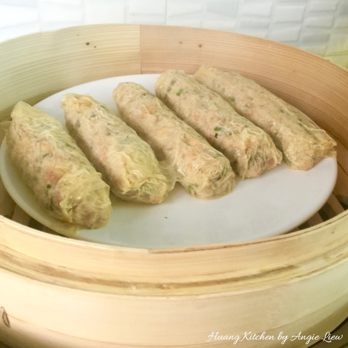 Chinese Meat Rolls Recipe (Loh Bak/Ngo Hiang) - steamed meat rolls