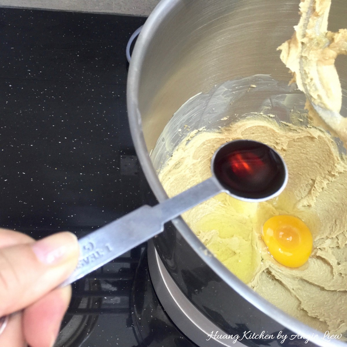 Oatmeal Raisin Cookies 燕麦葡萄干饼干 - add egg vanilla extract