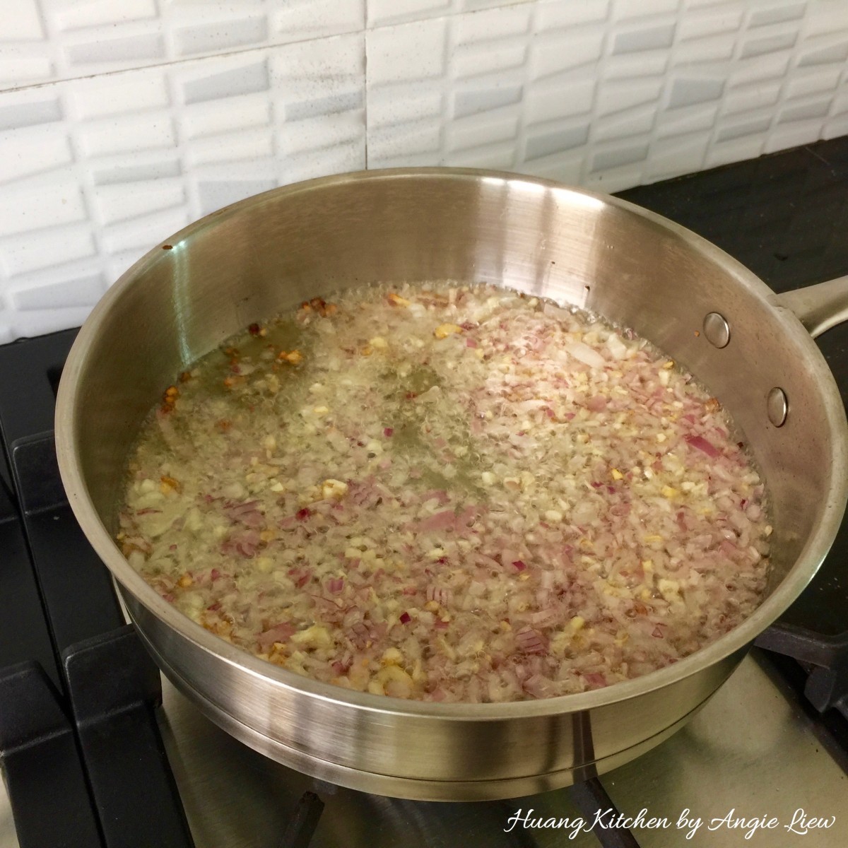 Spiral Curry Puffs recipe - saute mince garlic onion