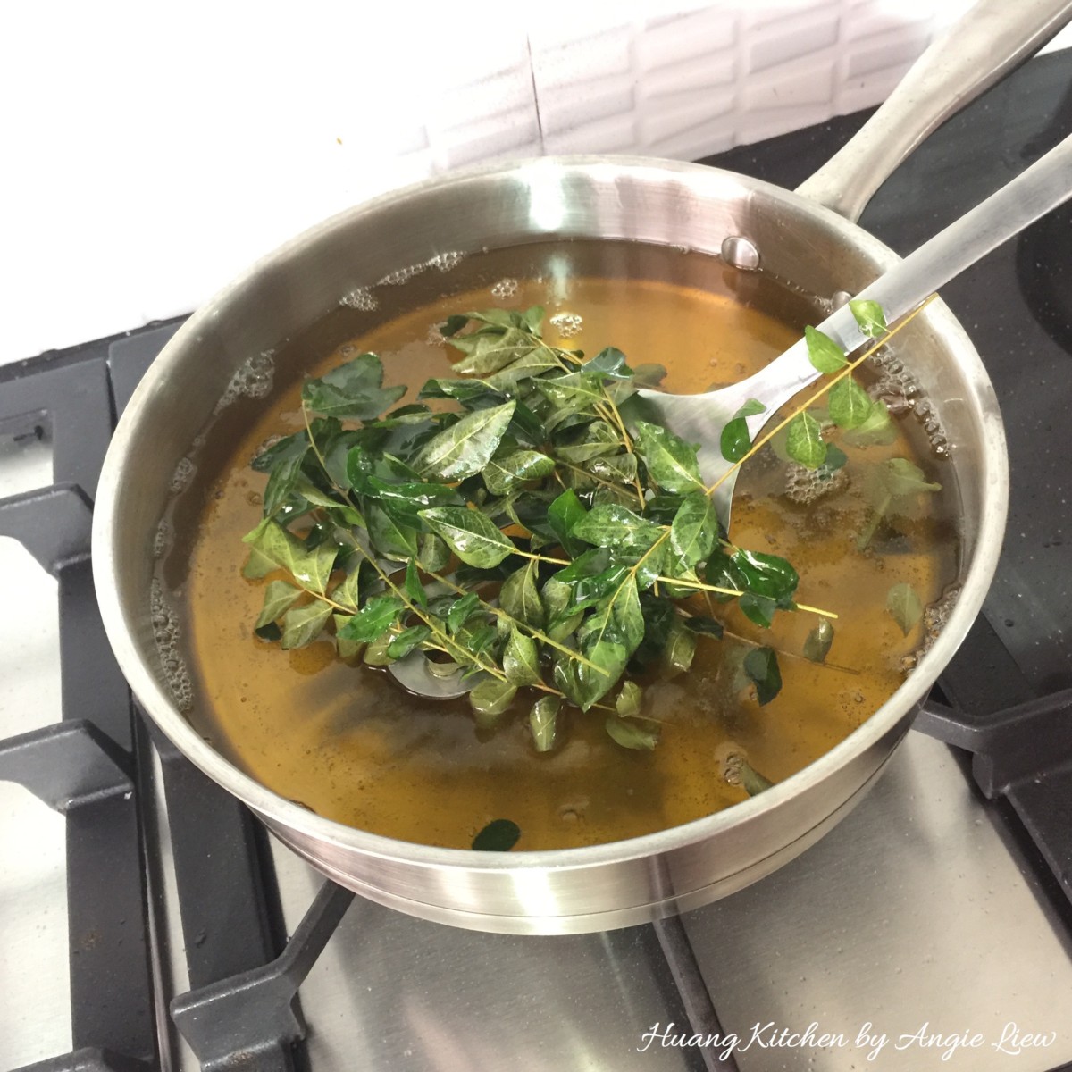 Spiral Curry Puffs recipe - heat oil