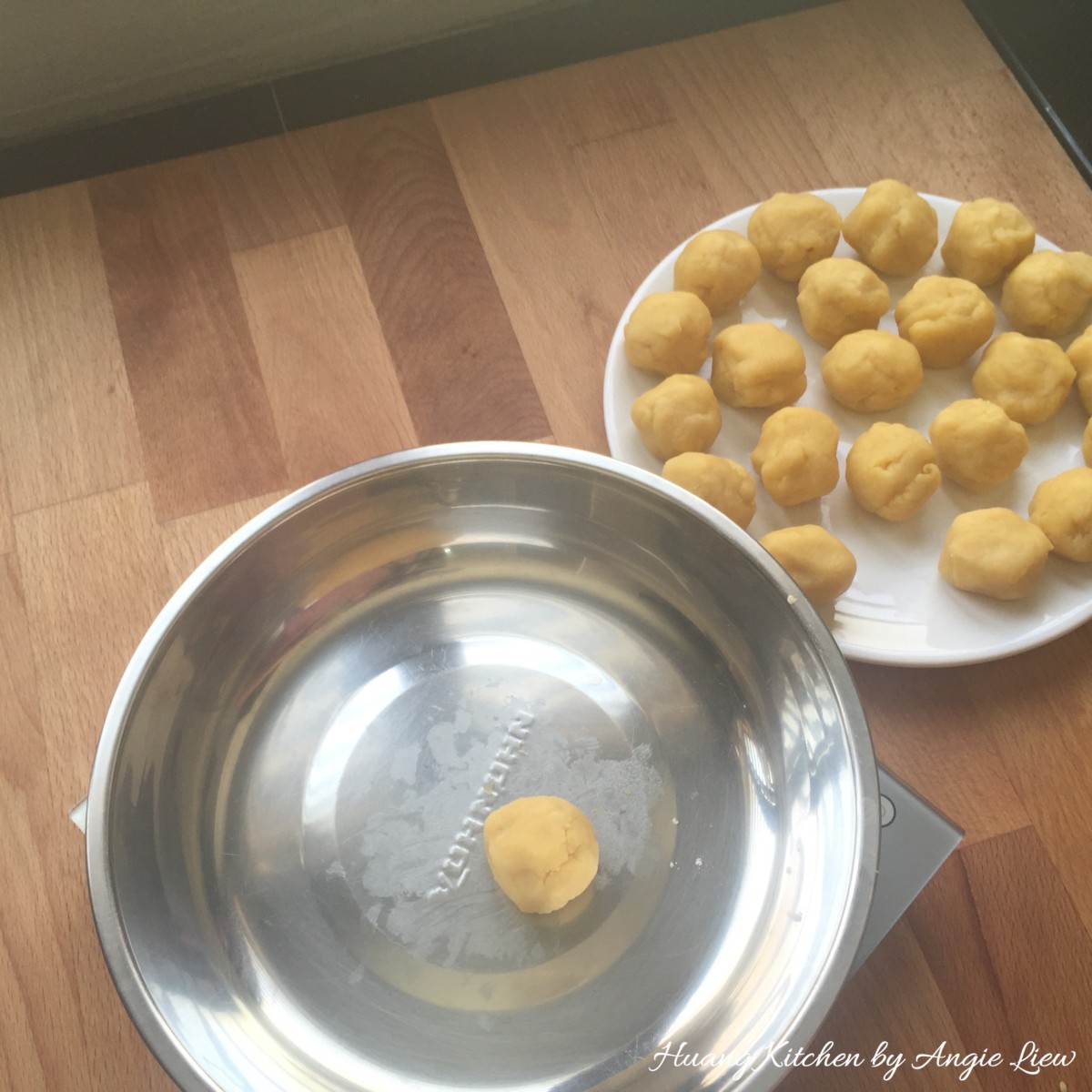 Spiral Curry Puffs recipe - divide oil dough