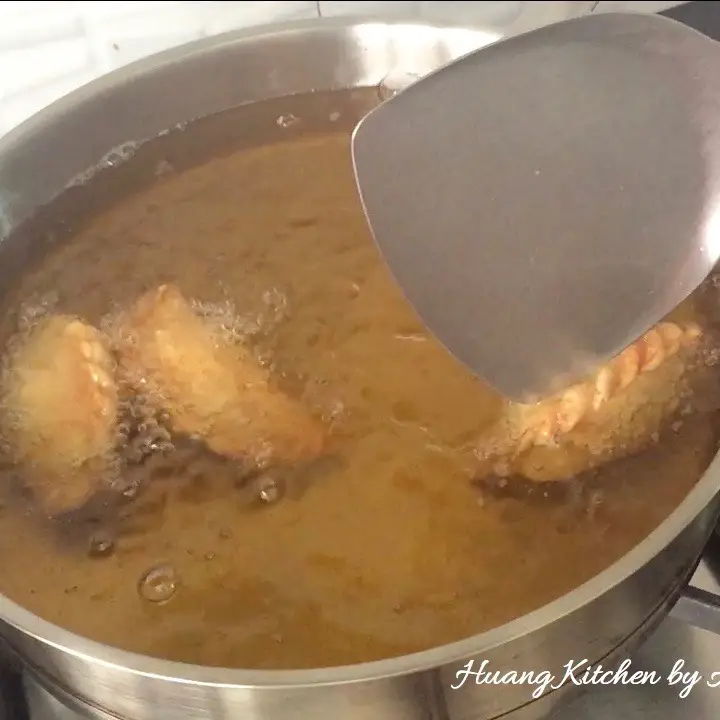 Spiral Curry Puffs recipe - deep fry till crispy