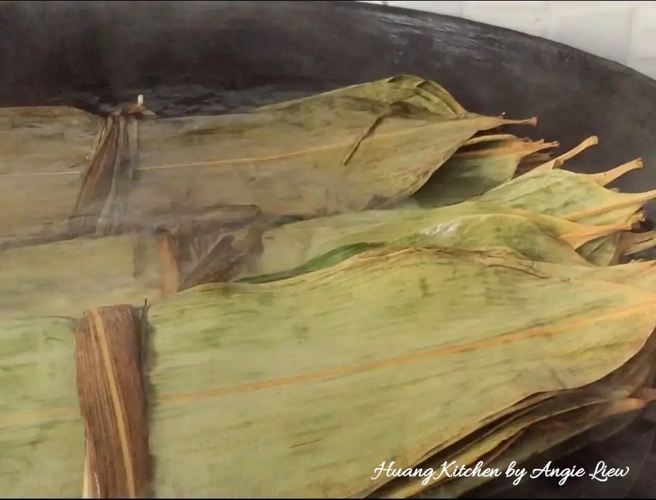 Boil bamboo leaves.