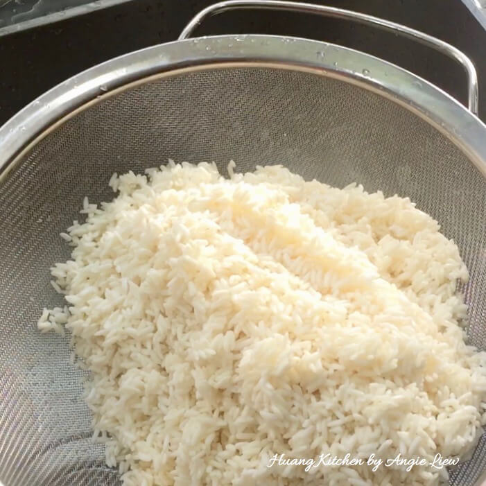 Drain well the glutinous rice.