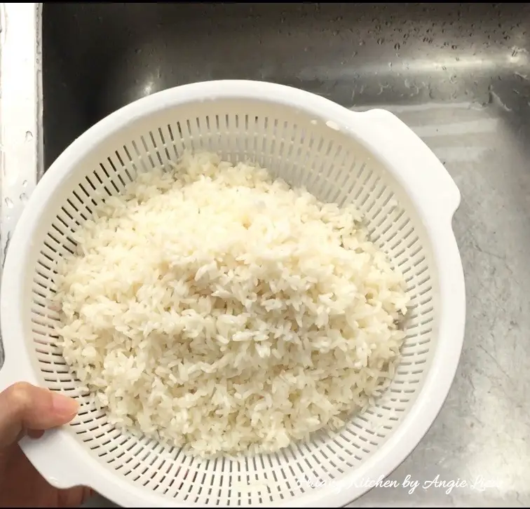 Wash glutinous rice.