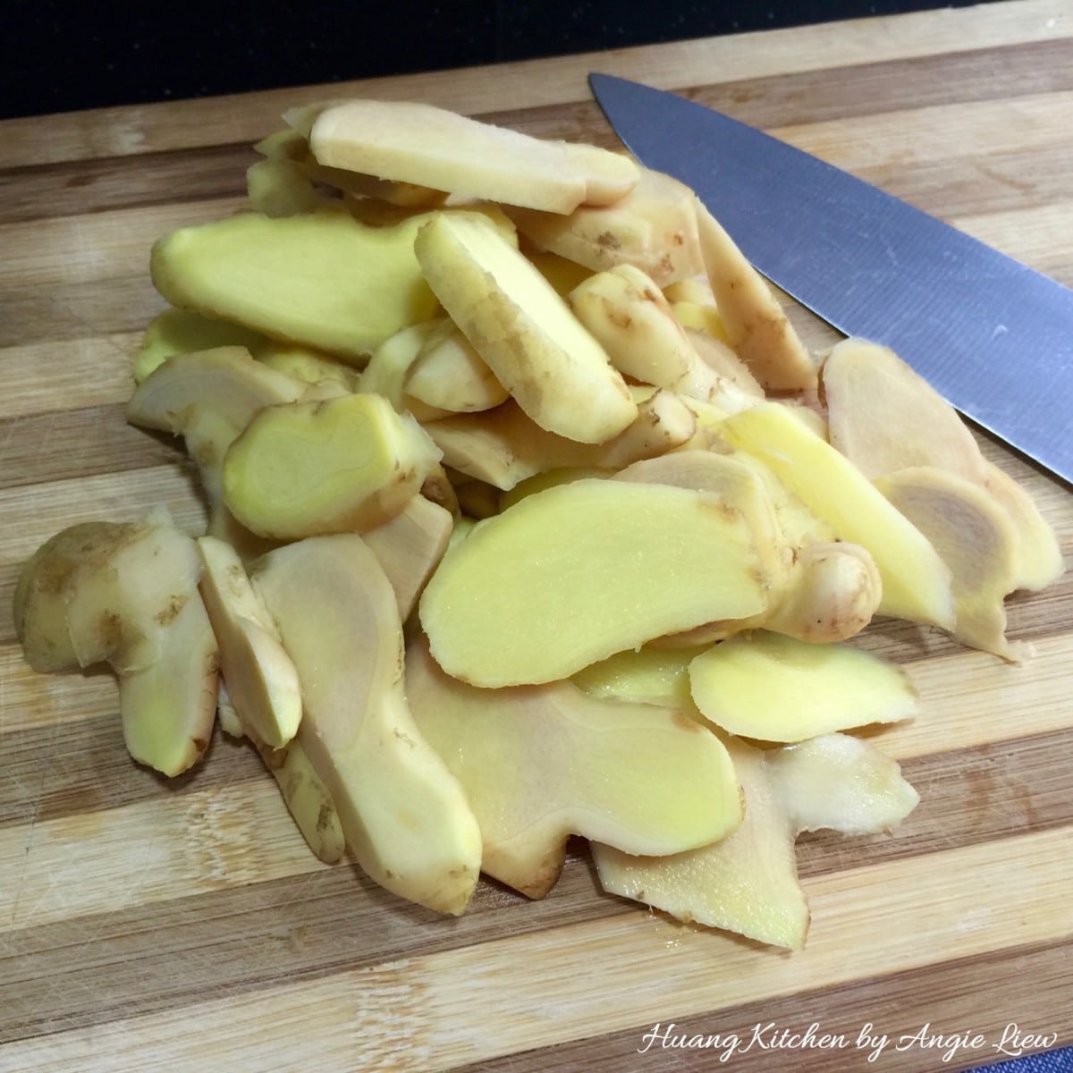 Peel and slice ginger.