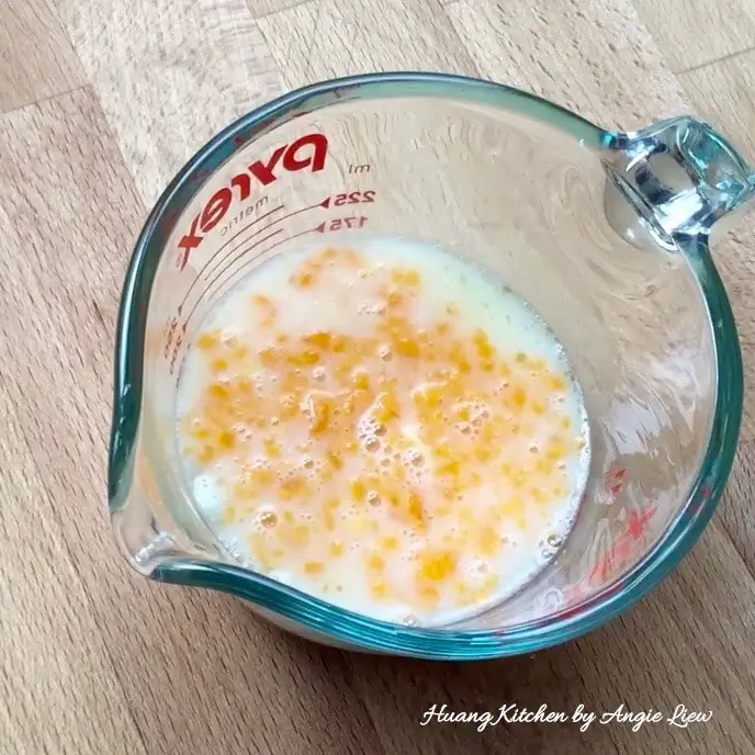 Add mashed egg yolk into egg mixture.