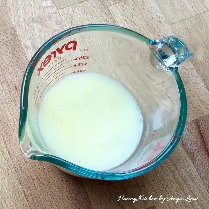 Add the seasonings in egg.