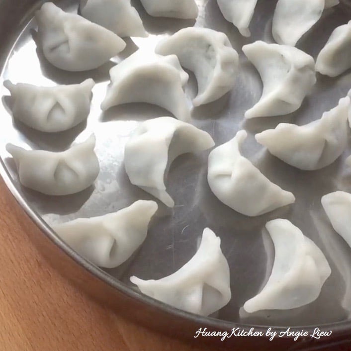 Place dumplings onto steaming tray.