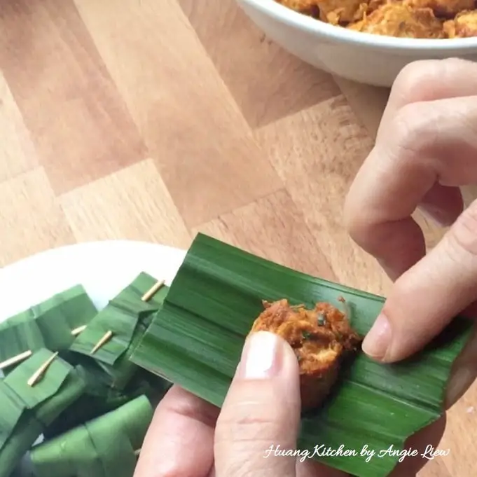 Wrap the chicken with the pandan leaves.