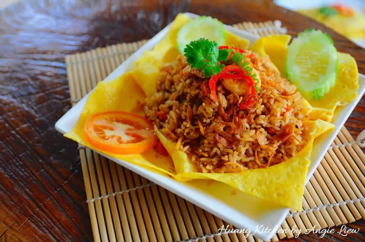 Pattaya Fried Rice (Nasi Goreng Pattaya) 芭堤雅炒饭 / 蛋包饭 | Huang Kitchen