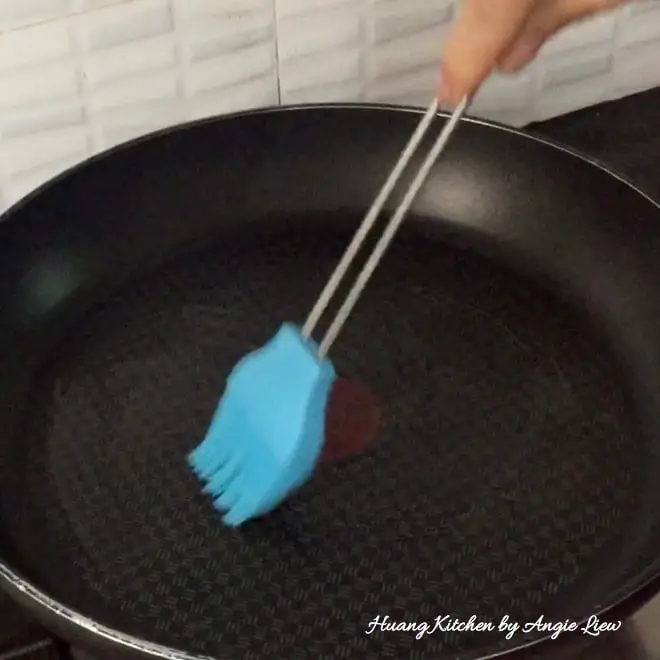 Heat up non stick pan.