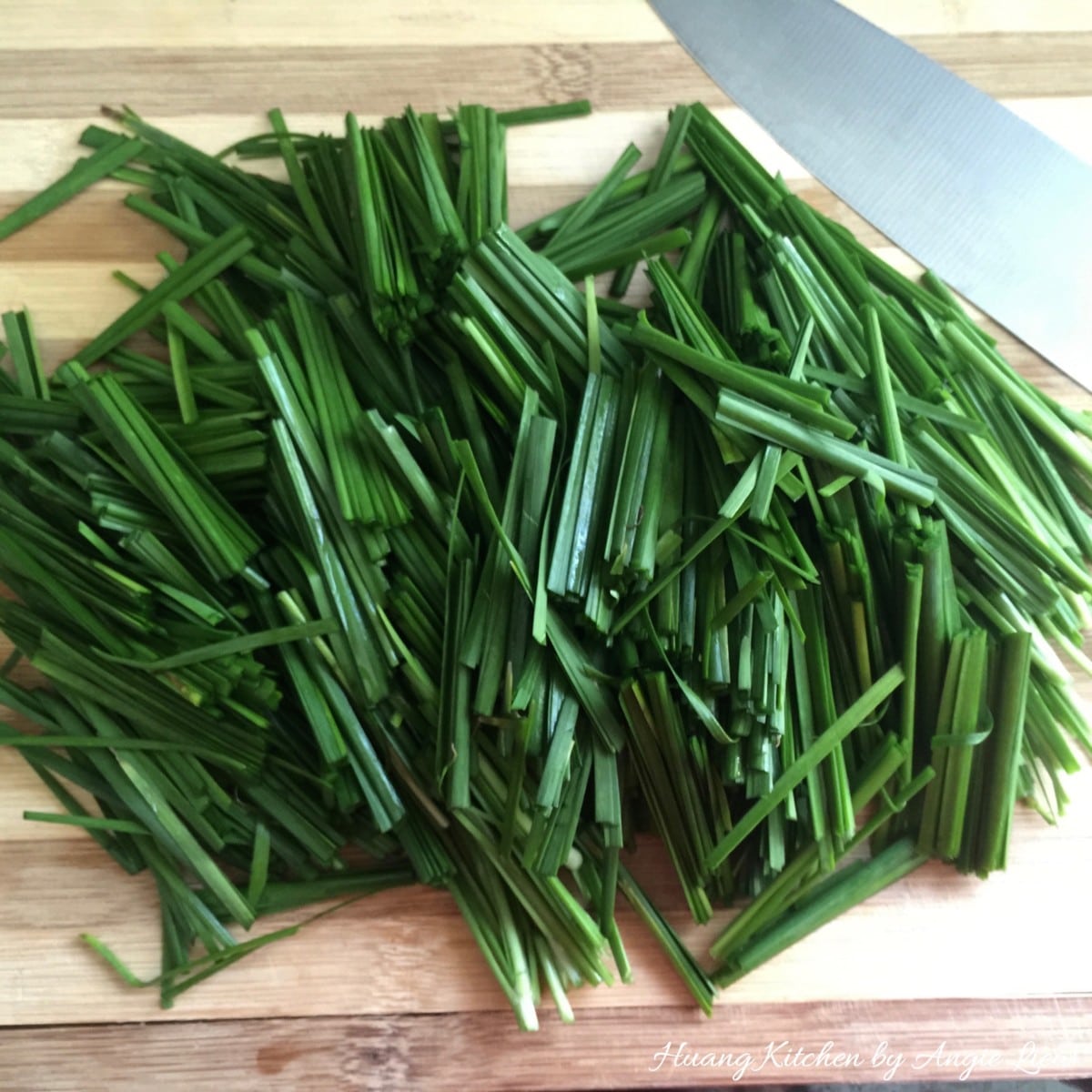 Rinse and cut chives.