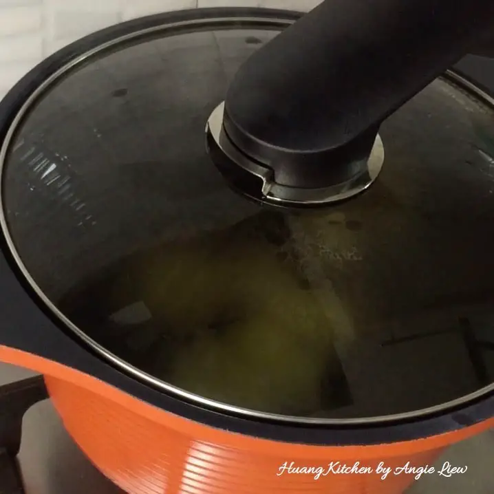 Simmer the ginger syrup.