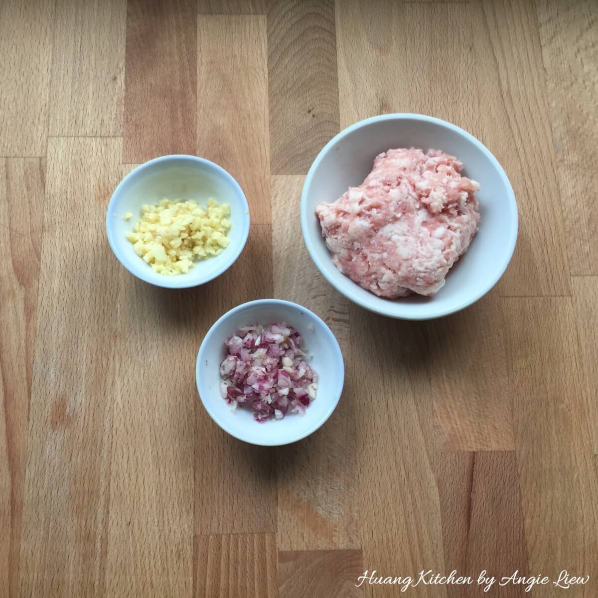 Chop garlic, shallots and meat.