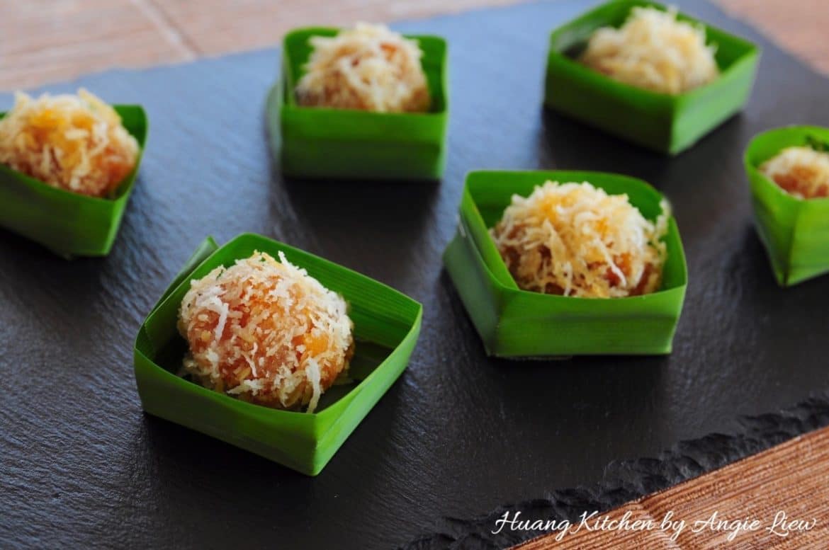 Steamed Nian Gao with Coconut Recipe (Onde Onde) 椰丝蒸年糕 Huang Kitchen