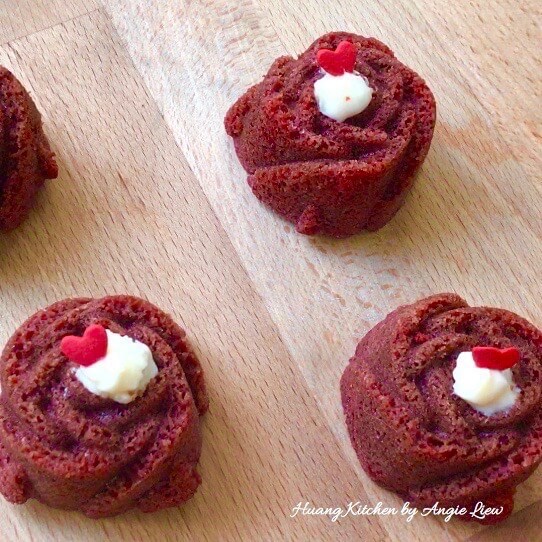 Red Velvet Rose Cupcakes Steps - Sugar Hearts