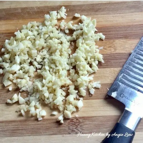 Chop garlic.