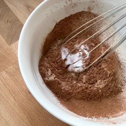 Mix dry ingredients in a bowl.