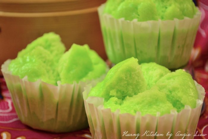 Steamed Matcha Huat Kueh (Green Tea Steamed Muffins)