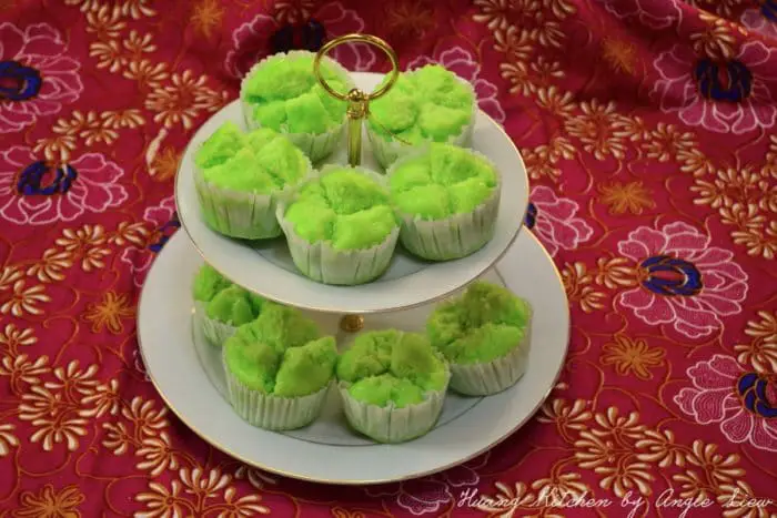 Steamed Matcha Huat Kueh (Green Tea Steamed Muffins)