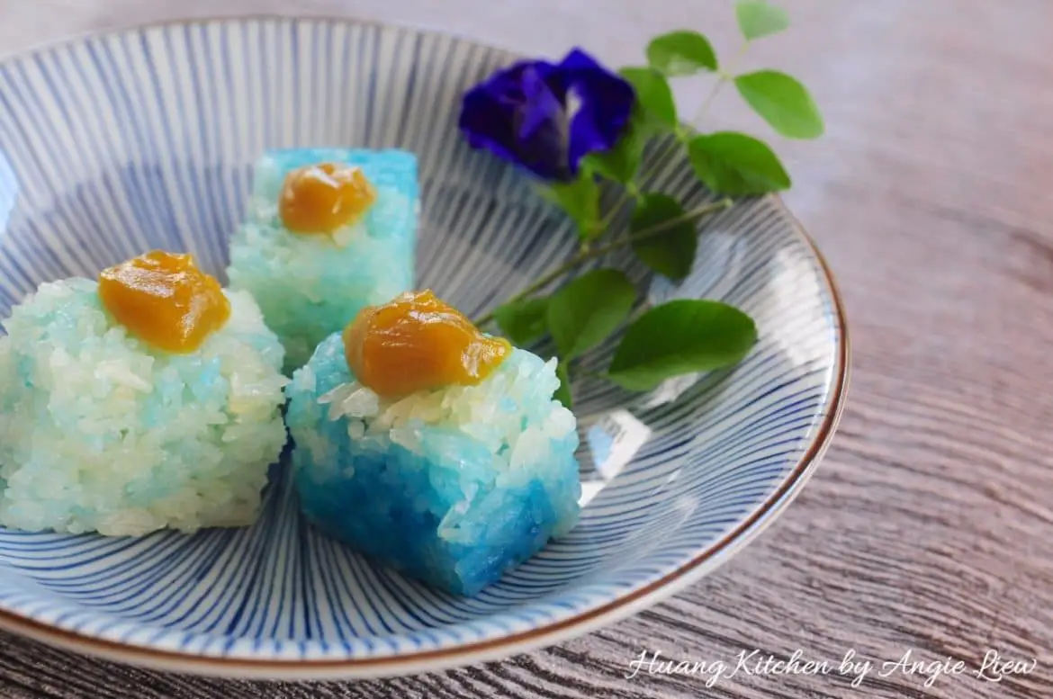 Pulut Tai Tai Recipe (Blue Glutinous Rice Cakes) 蓝花咖椰糯米糕 | Huang Kitchen